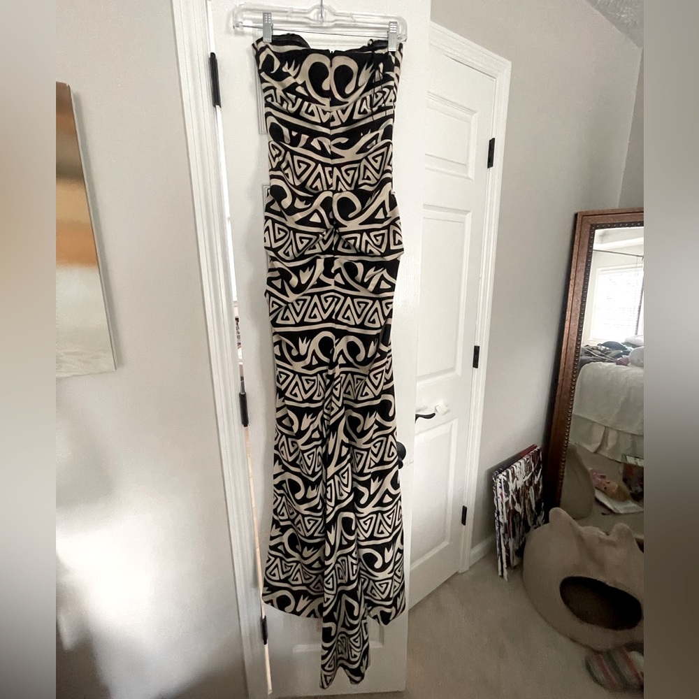 Stunning Nicole Miller strapless gown size 2